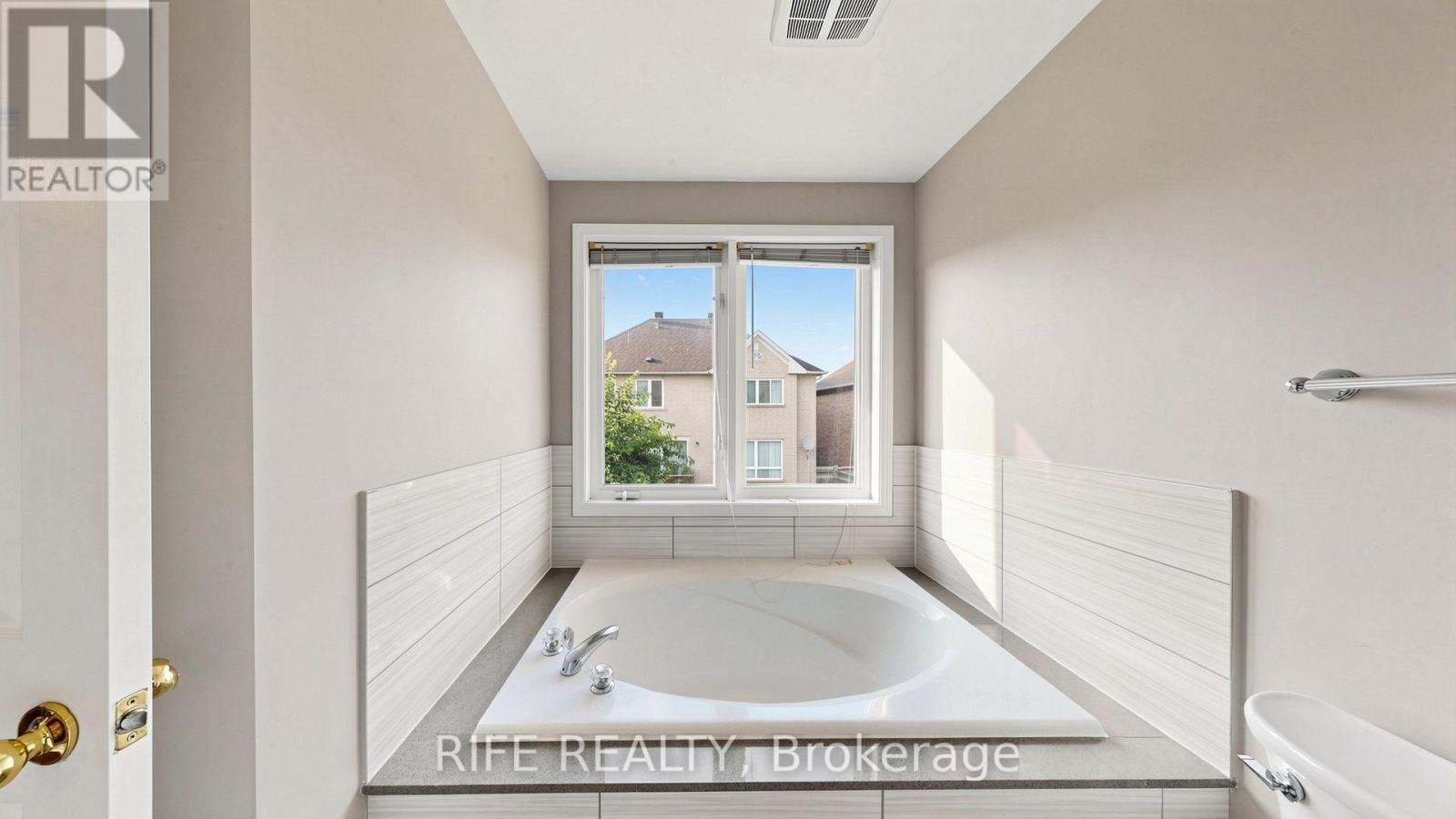 100 Castlemore Avenue, Markham, Ontario  L6C 2N5 - Photo 22 - N13748216