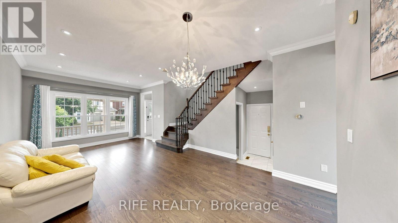 100 Castlemore Avenue, Markham, Ontario  L6C 2N5 - Photo 3 - N13748216