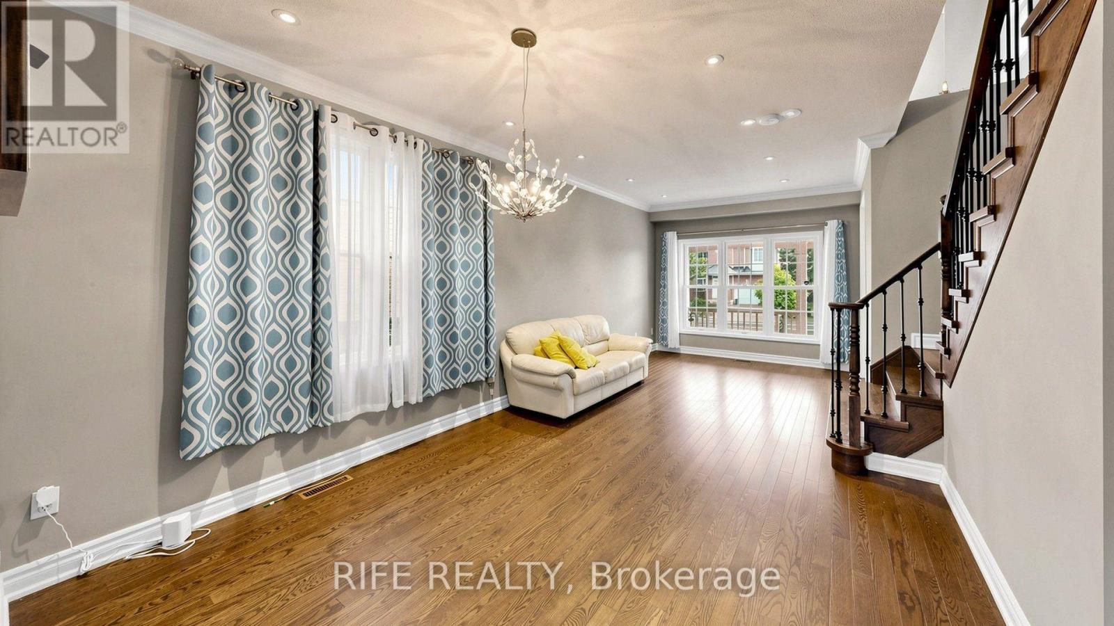 100 Castlemore Avenue, Markham, Ontario  L6C 2N5 - Photo 4 - N13748216