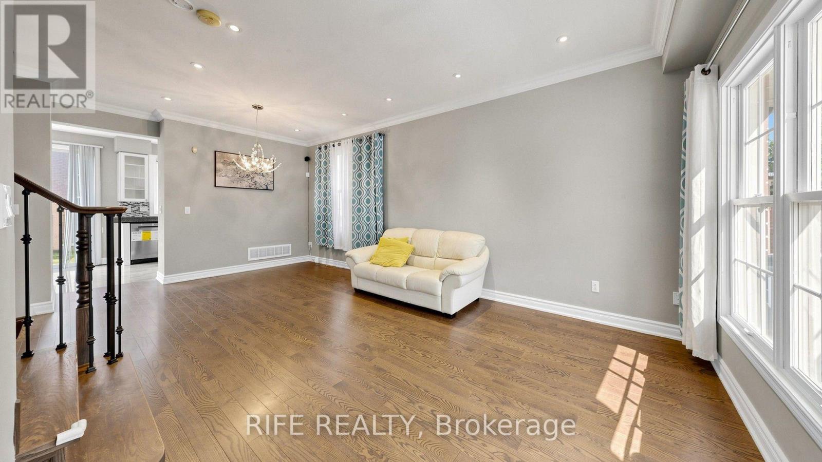100 Castlemore Avenue, Markham, Ontario  L6C 2N5 - Photo 6 - N13748216