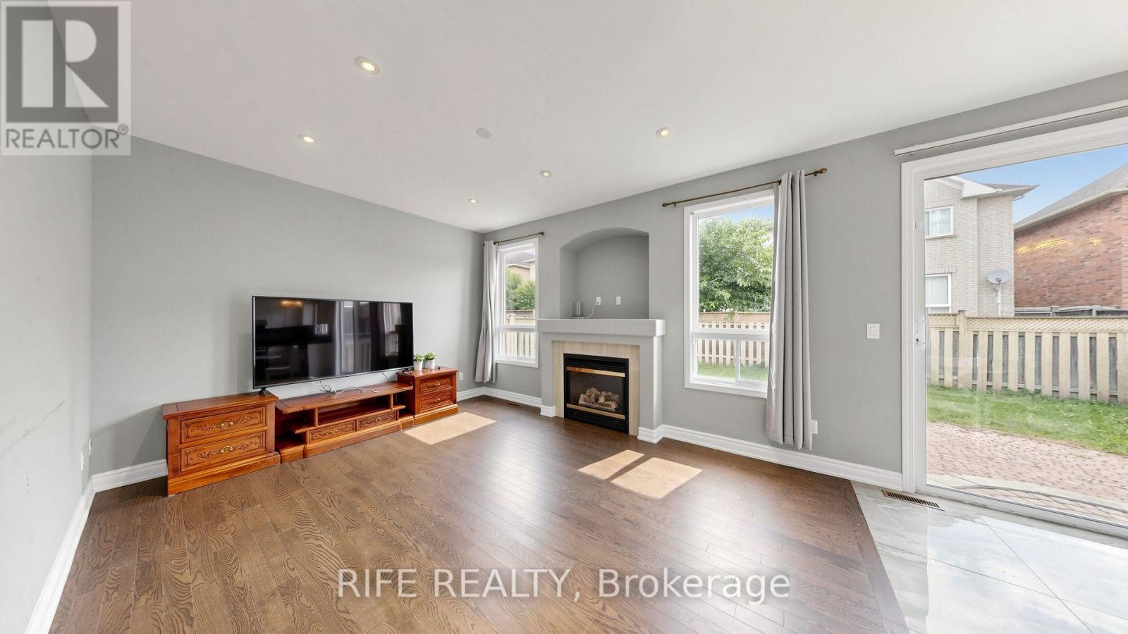 100 Castlemore Avenue, Markham, Ontario  L6C 2N5 - Photo 9 - N13748216