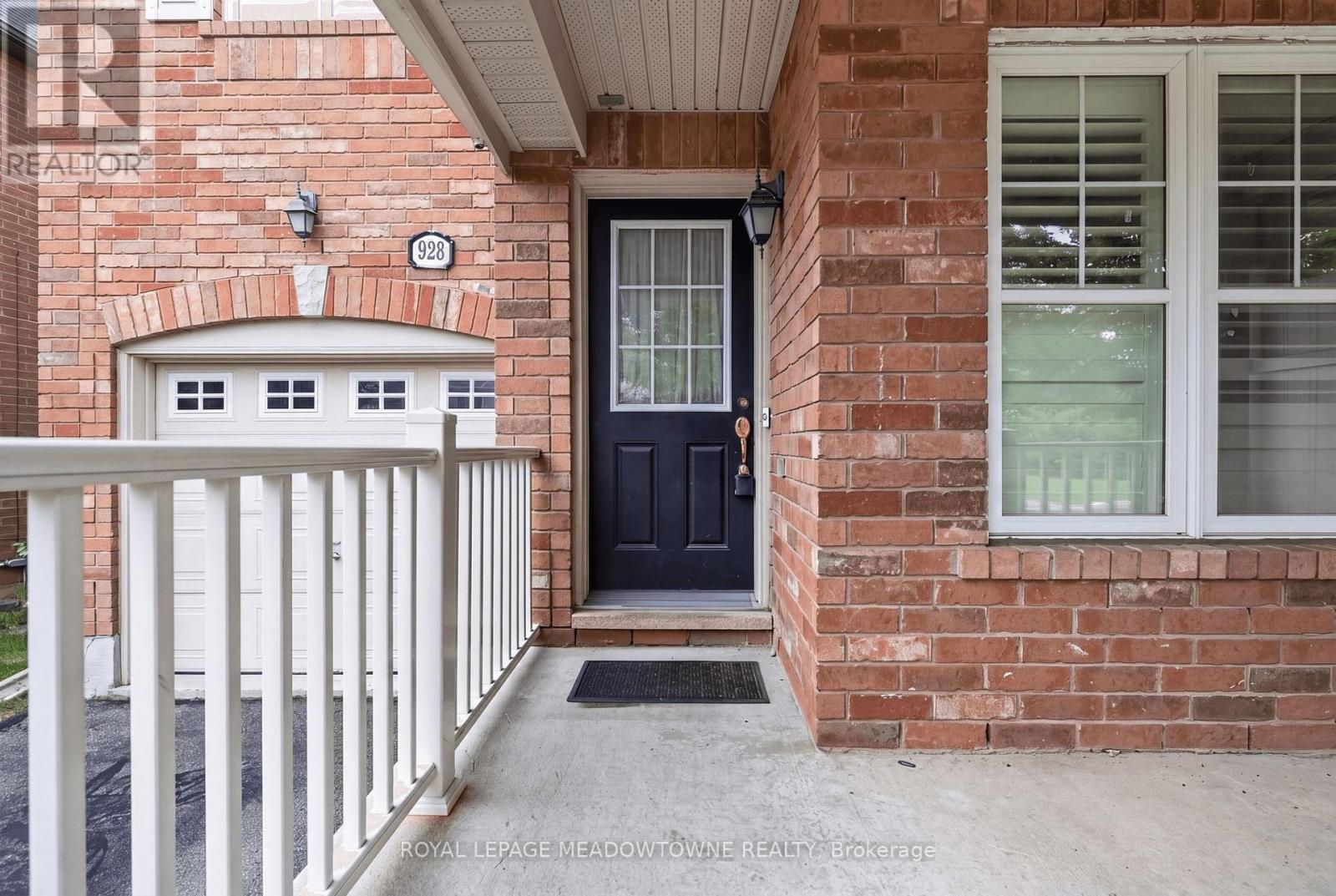 928 Raftis Crescent, Milton, Ontario  L9T 6Z2 - Photo 3 - W13748234