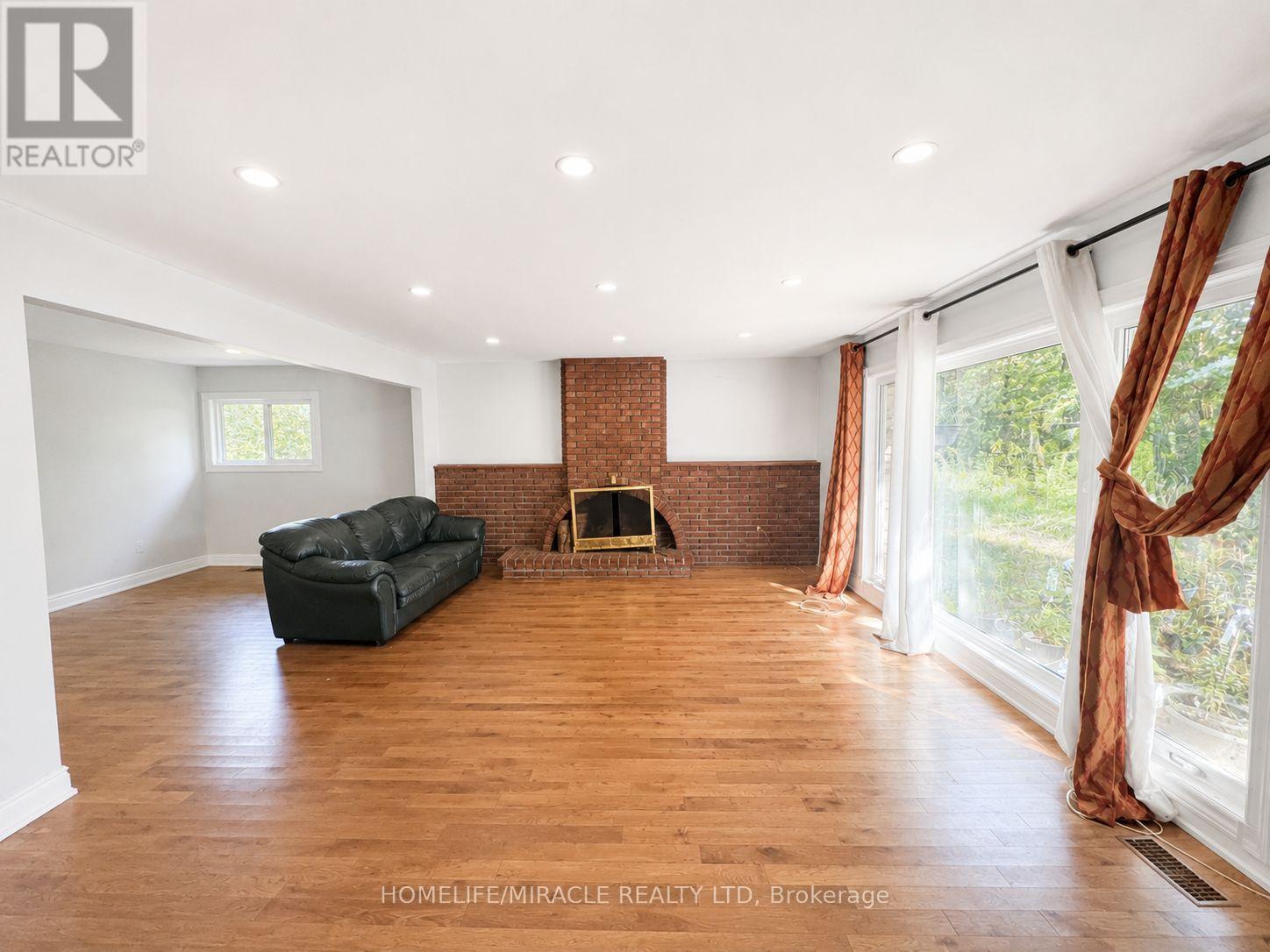 14178 Yonge Street, Aurora, Ontario  L4G 0P5 - Photo 6 - N13747554