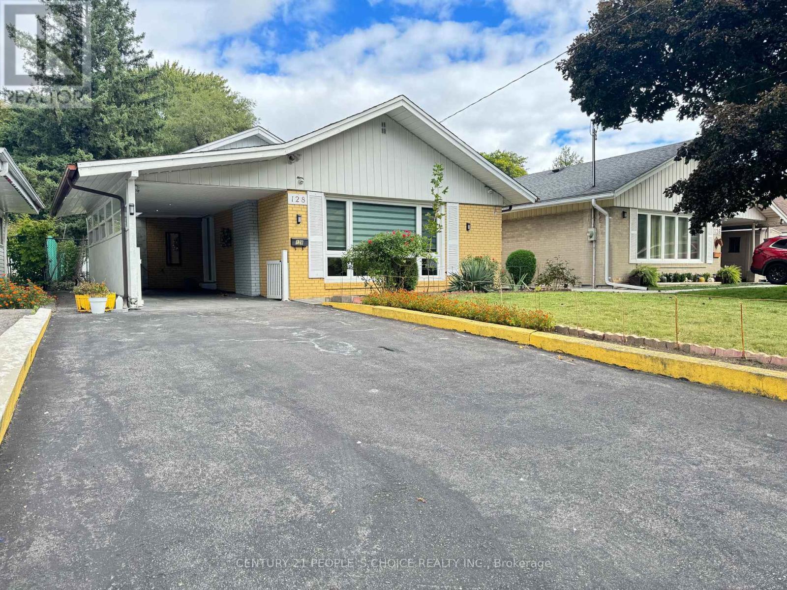 128 ELMHURST DRIVE, Toronto, Ontario