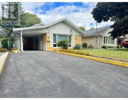 128 ELMHURST DRIVE, Toronto, Ontario