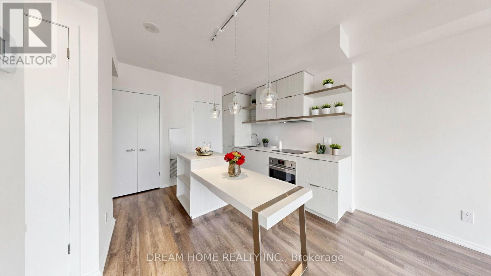 1701 - 197 Yonge St Street, Toronto, Ontario  M5B 0C1 - Photo 10 - C13748324