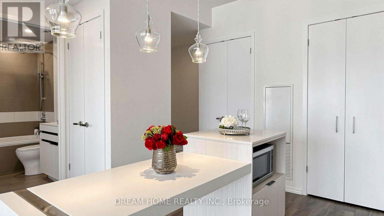1701 - 197 Yonge St Street, Toronto, Ontario  M5B 0C1 - Photo 23 - C13748324