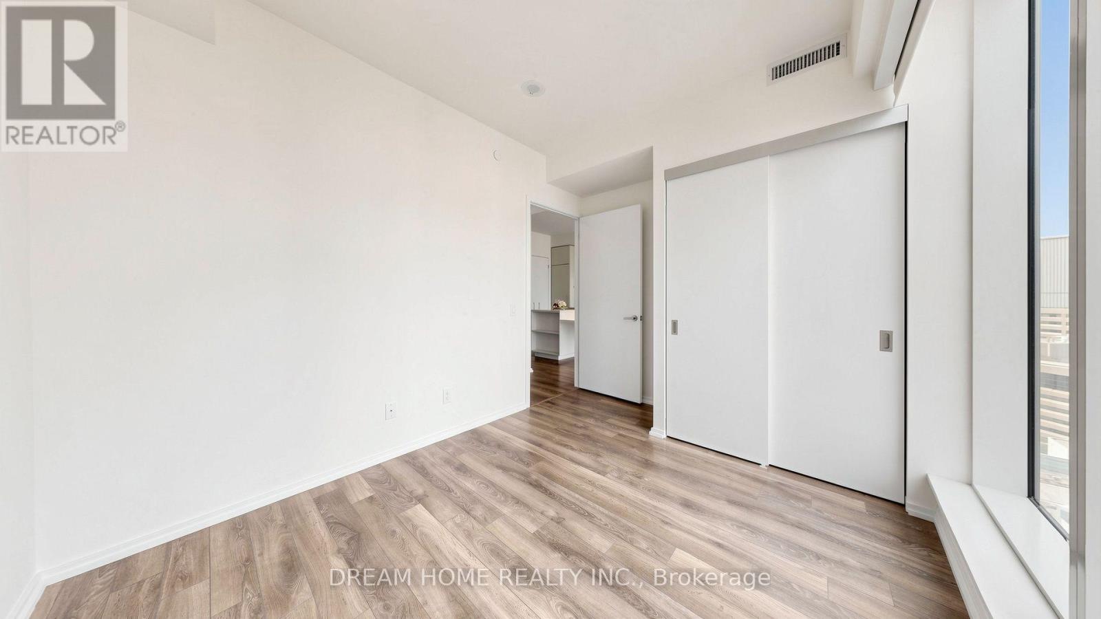 1701 - 197 Yonge St Street, Toronto, Ontario  M5B 0C1 - Photo 27 - C13748324
