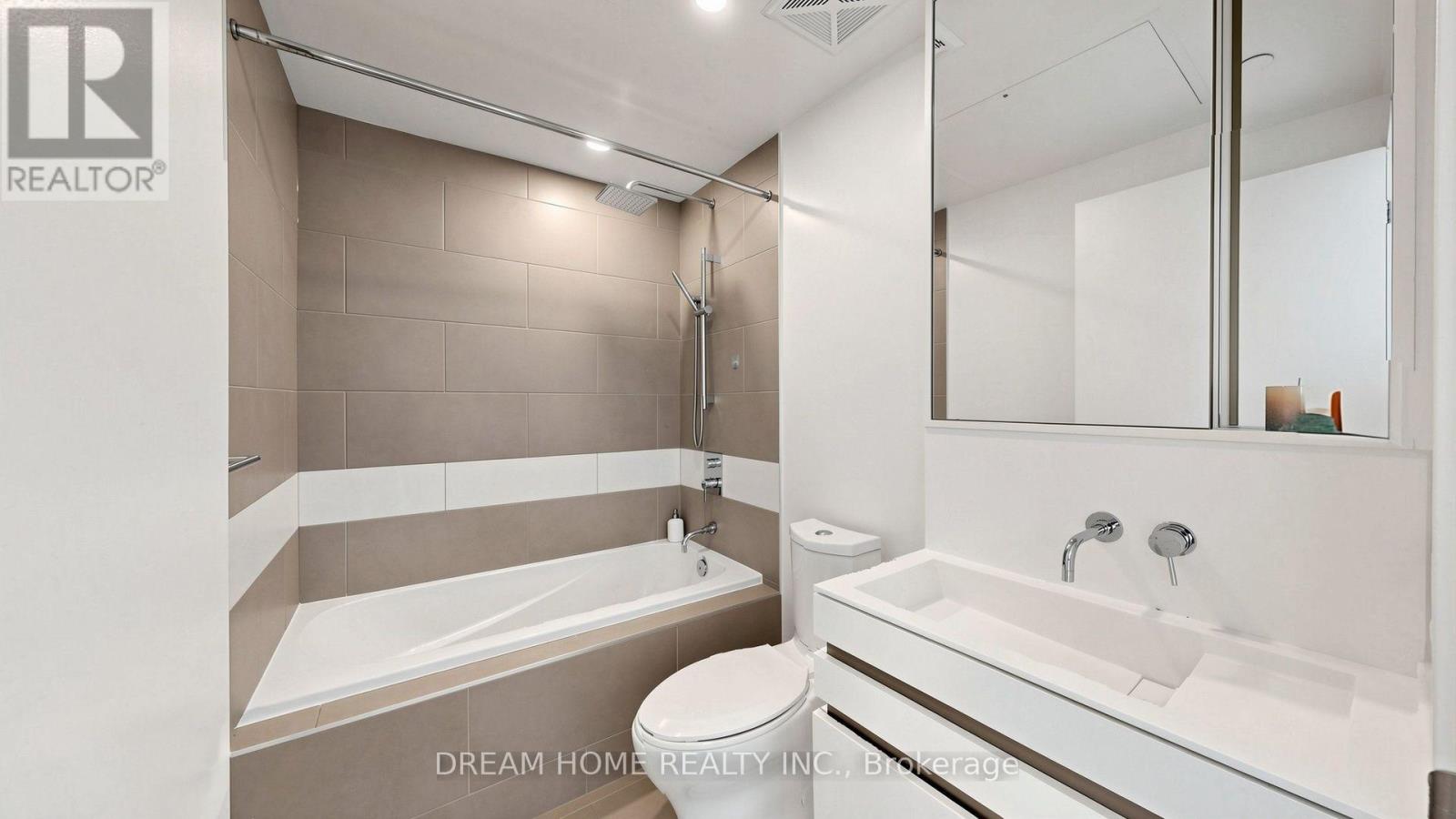 1701 - 197 Yonge St Street, Toronto, Ontario  M5B 0C1 - Photo 28 - C13748324