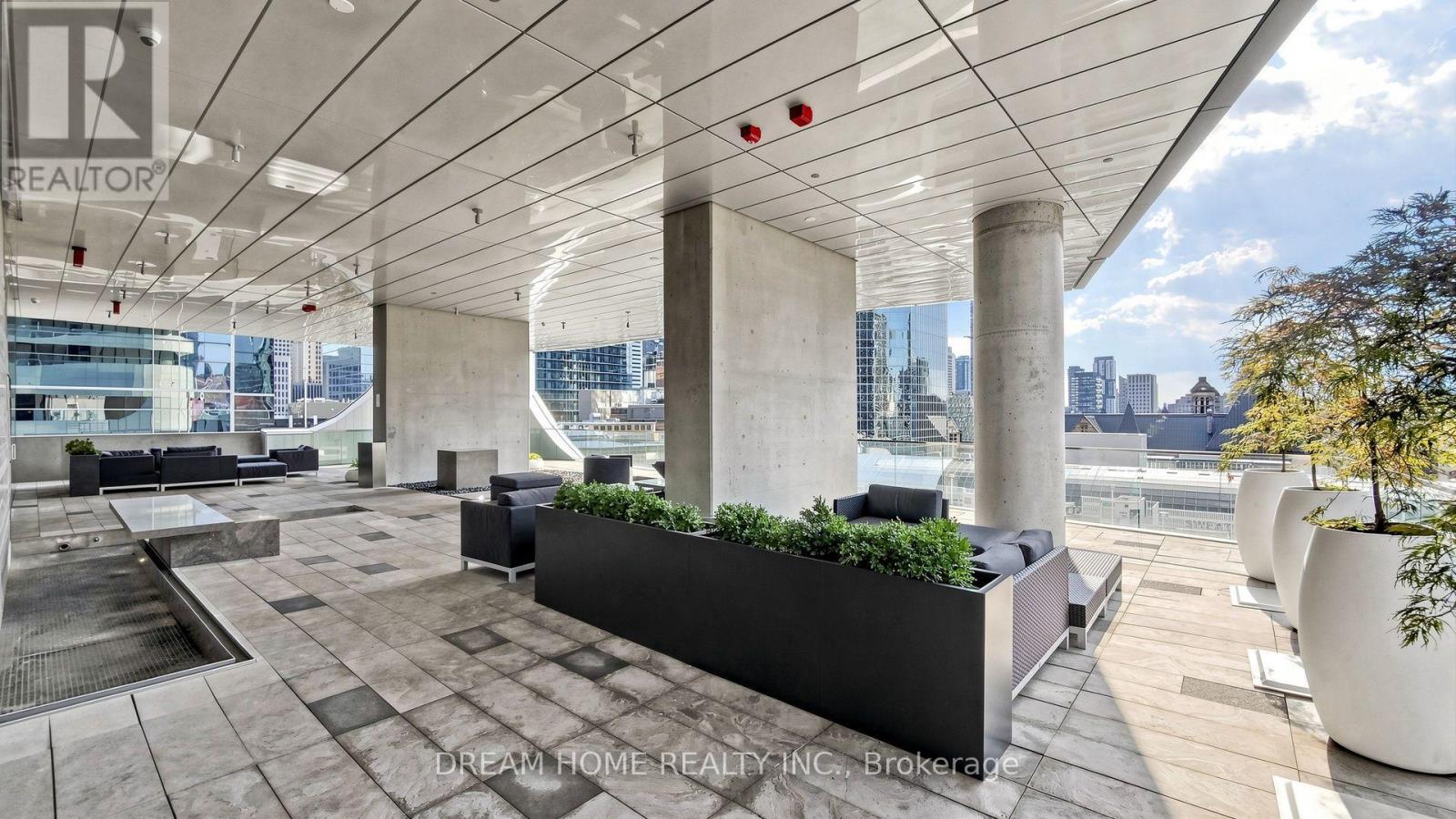 1701 - 197 Yonge St Street, Toronto, Ontario  M5B 0C1 - Photo 3 - C13748324