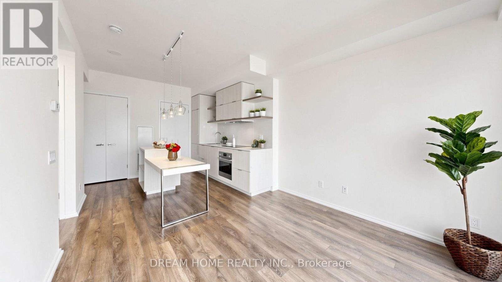 1701 - 197 Yonge St Street, Toronto, Ontario  M5B 0C1 - Photo 8 - C13748324