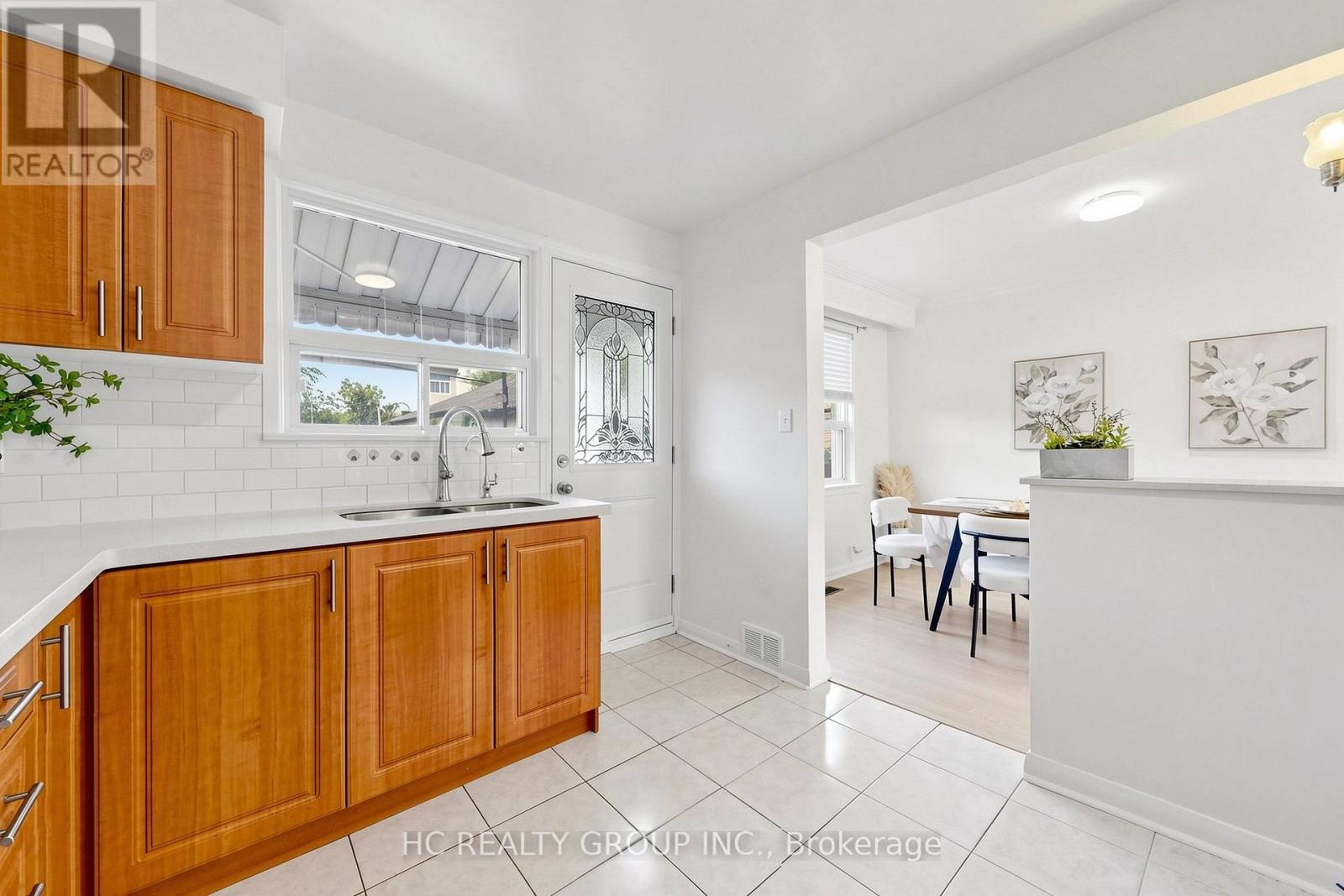 362 Highfield Road, Toronto, Ontario  M4L 2V6 - Photo 13 - E13748360