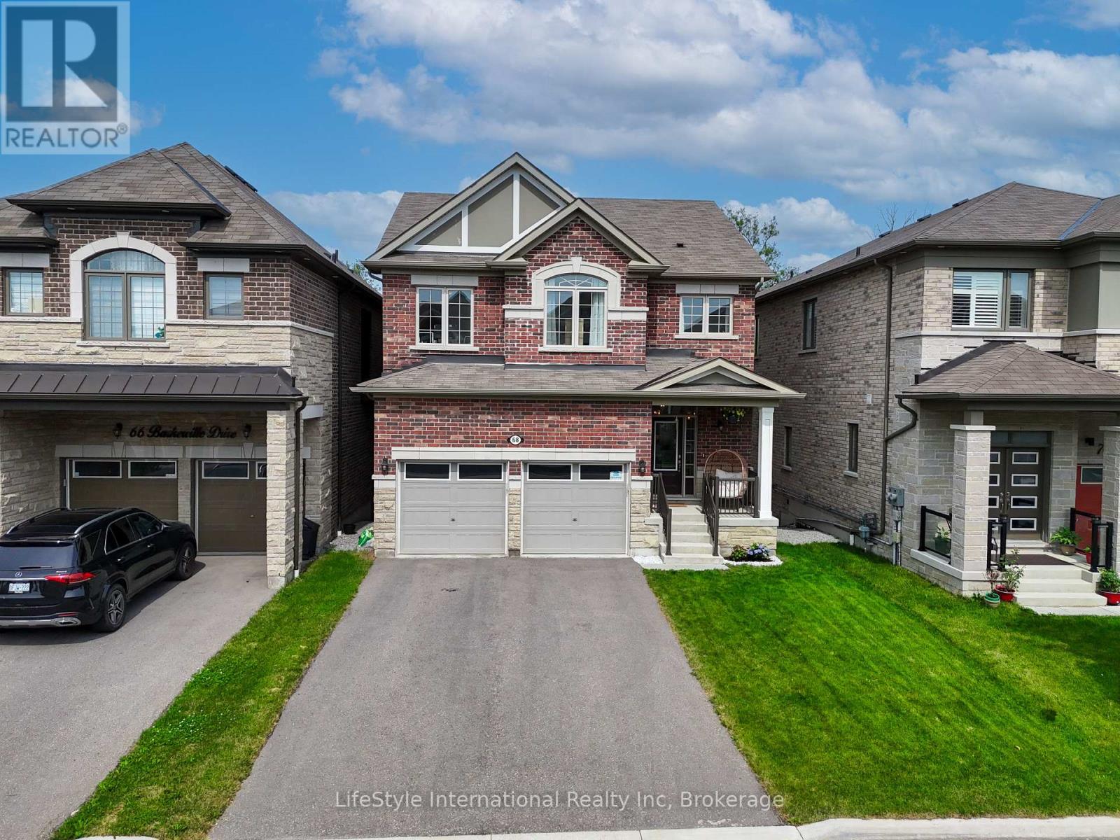 68 BARKERVILLE DRIVE, Whitby, Ontario