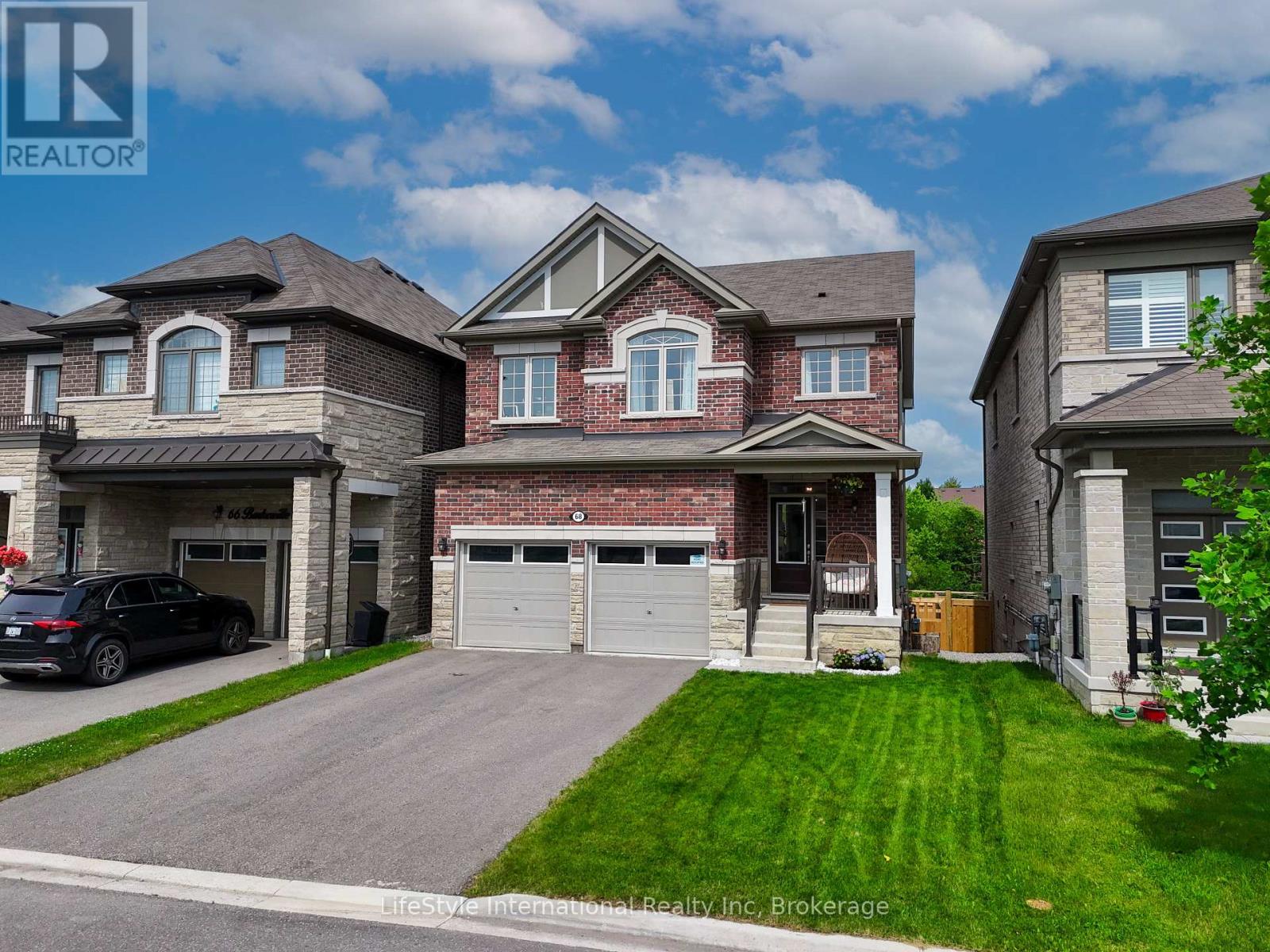68 Barkerville Drive, Whitby, Ontario  L1P 0L8 - Photo 3 - E13748340