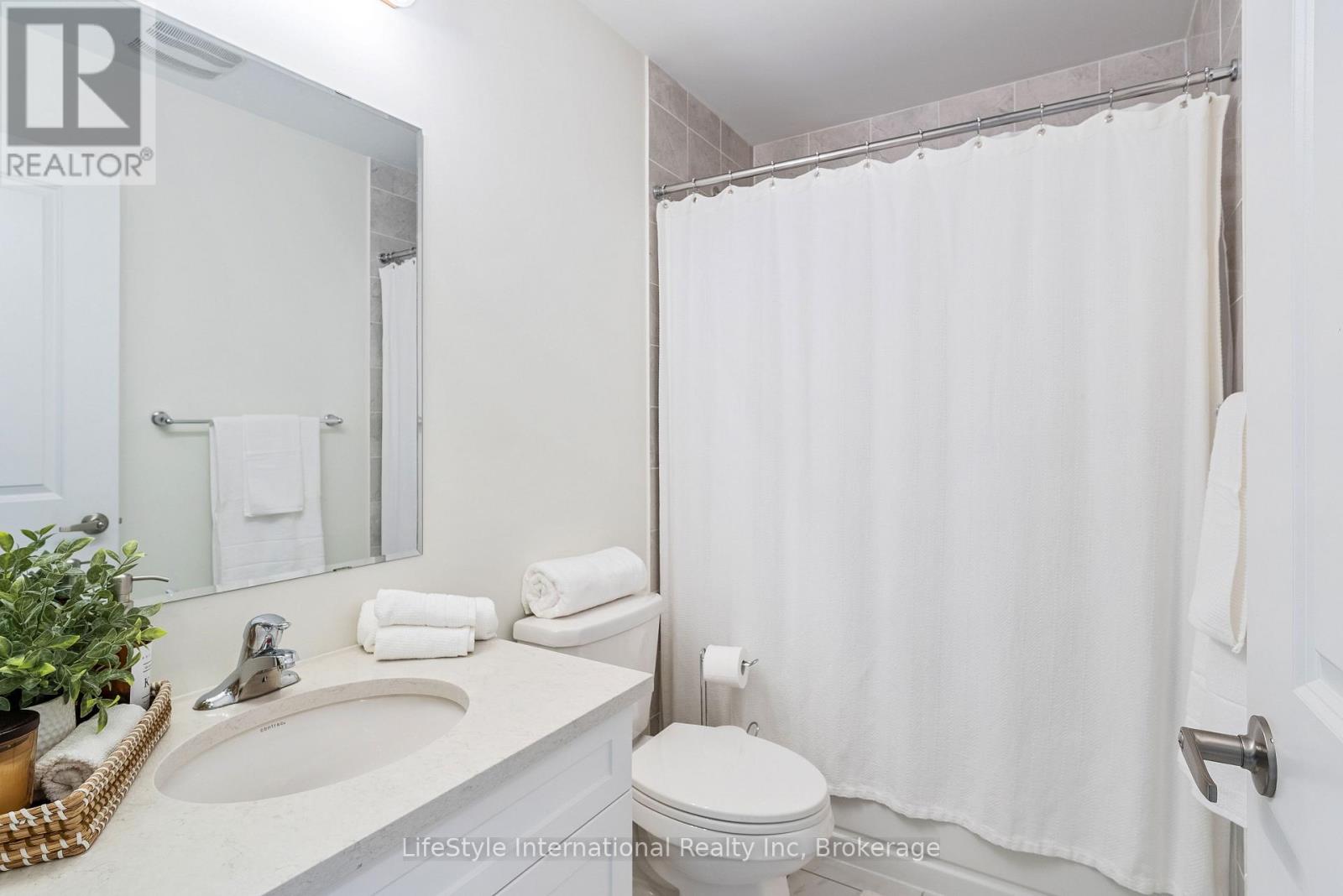 68 Barkerville Drive, Whitby, Ontario  L1P 0L8 - Photo 37 - E13748340