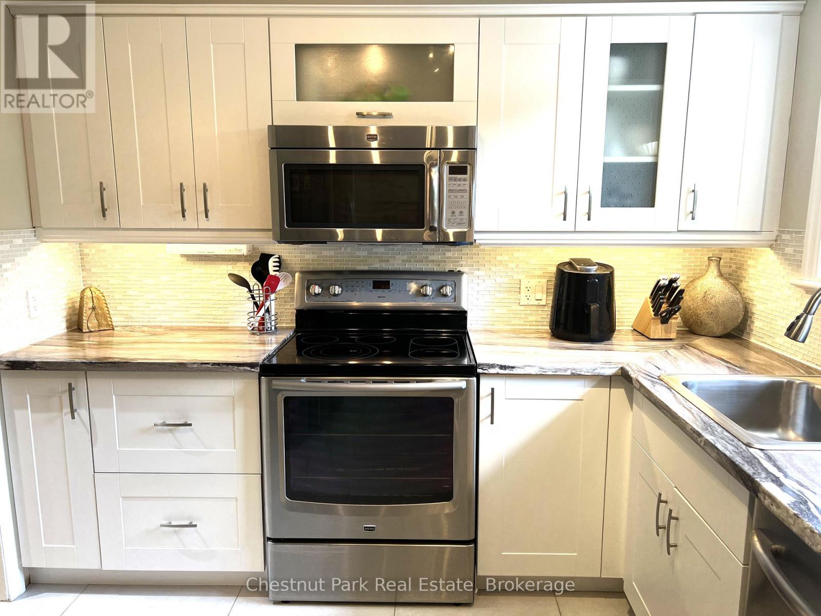 249 Pine Street, Collingwood, Ontario  L9Y 2P3 - Photo 13 - S13748300