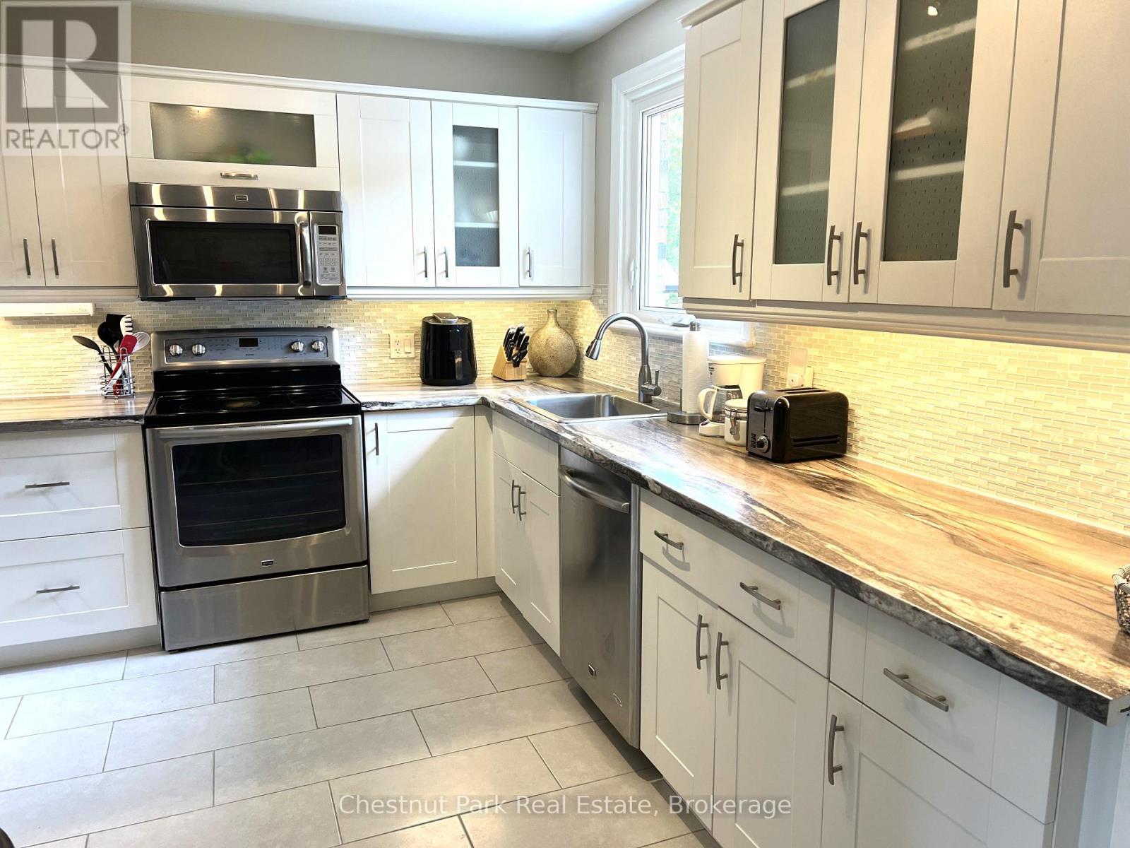249 Pine Street, Collingwood, Ontario  L9Y 2P3 - Photo 14 - S13748300