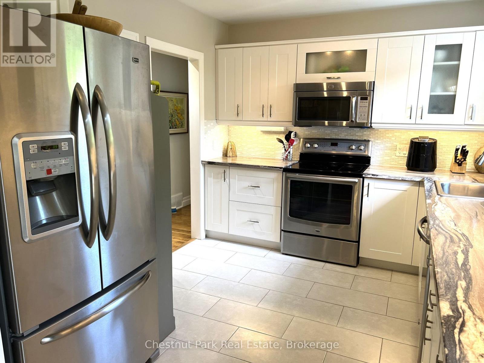 249 Pine Street, Collingwood, Ontario  L9Y 2P3 - Photo 15 - S13748300