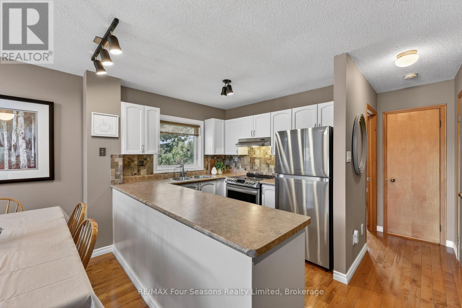 21 - 104 Kellie's Way, Blue Mountains, Ontario  L9Y 0L5 - Photo 2 - X13748348