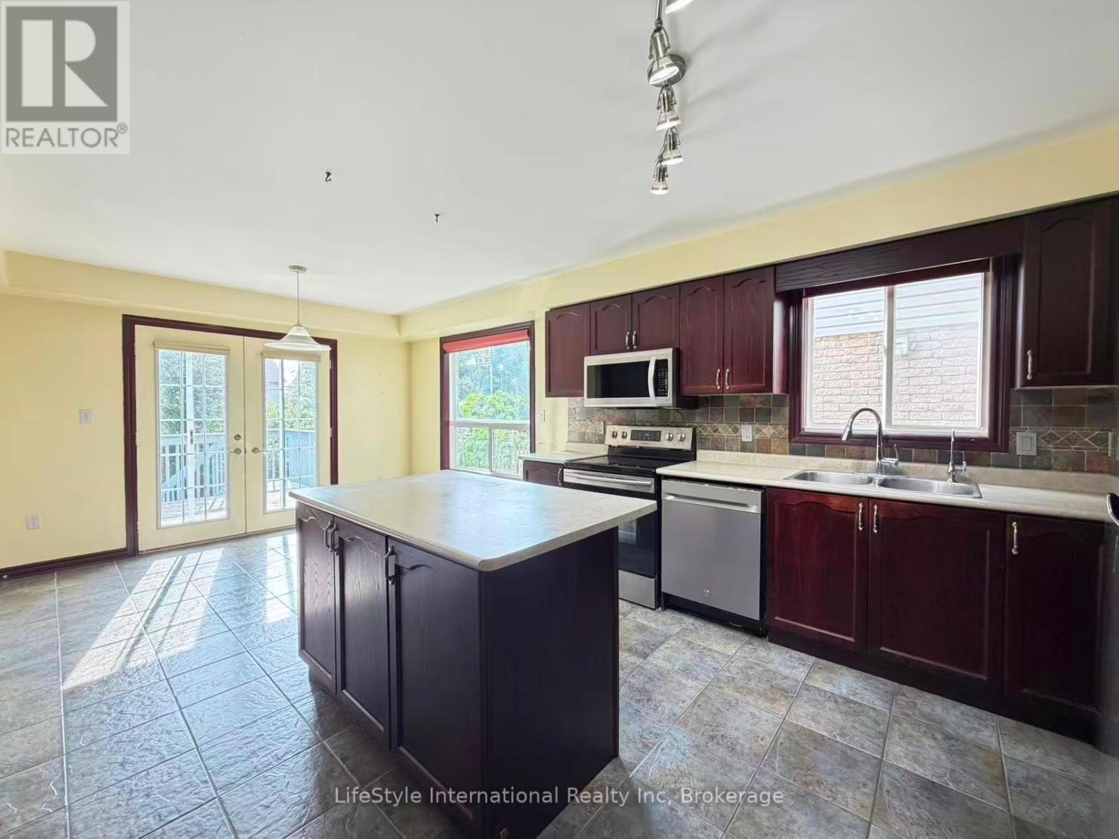 Main Unit - 16 Lynch Circle, Guelph, Ontario  N1L 1R5 - Photo 11 - X13737694