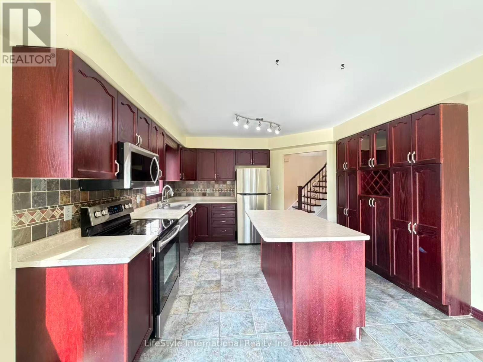 Main Unit - 16 Lynch Circle, Guelph, Ontario  N1L 1R5 - Photo 9 - X13737694