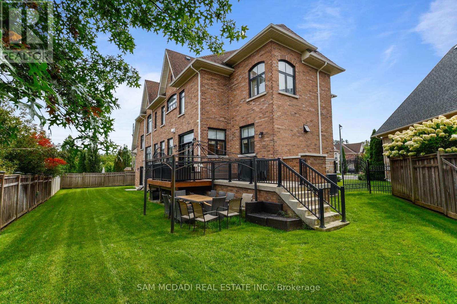 950 Fredonia Drive, Mississauga, Ontario  L5C 2W4 - Photo 47 - W13746026