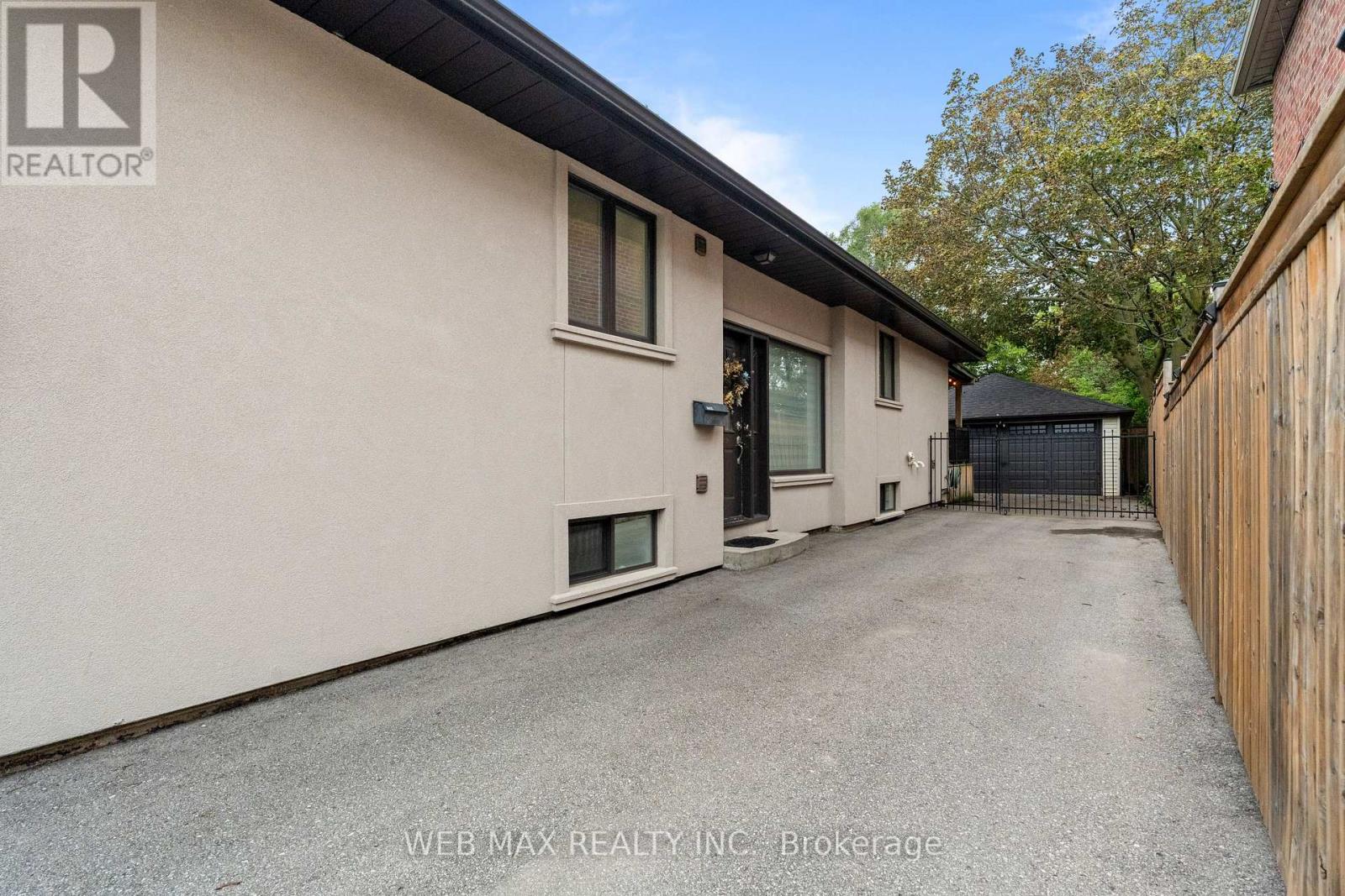 14 Howarth Avenue, Toronto, Ontario  M1R 1H4 - Photo 4 - E13748422