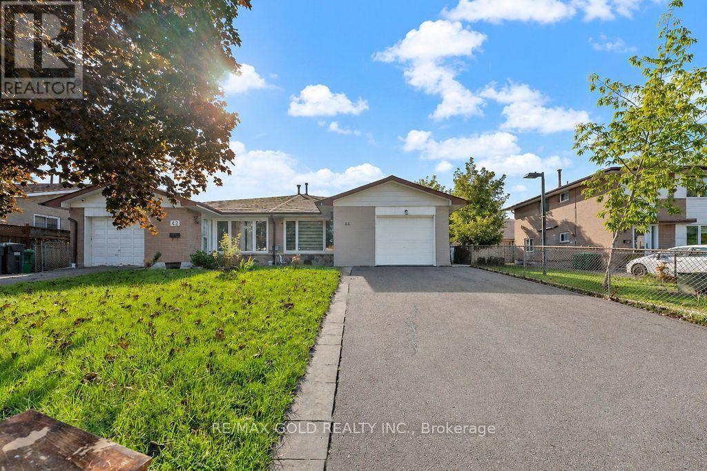 44 WILTON DRIVE, Brampton, Ontario