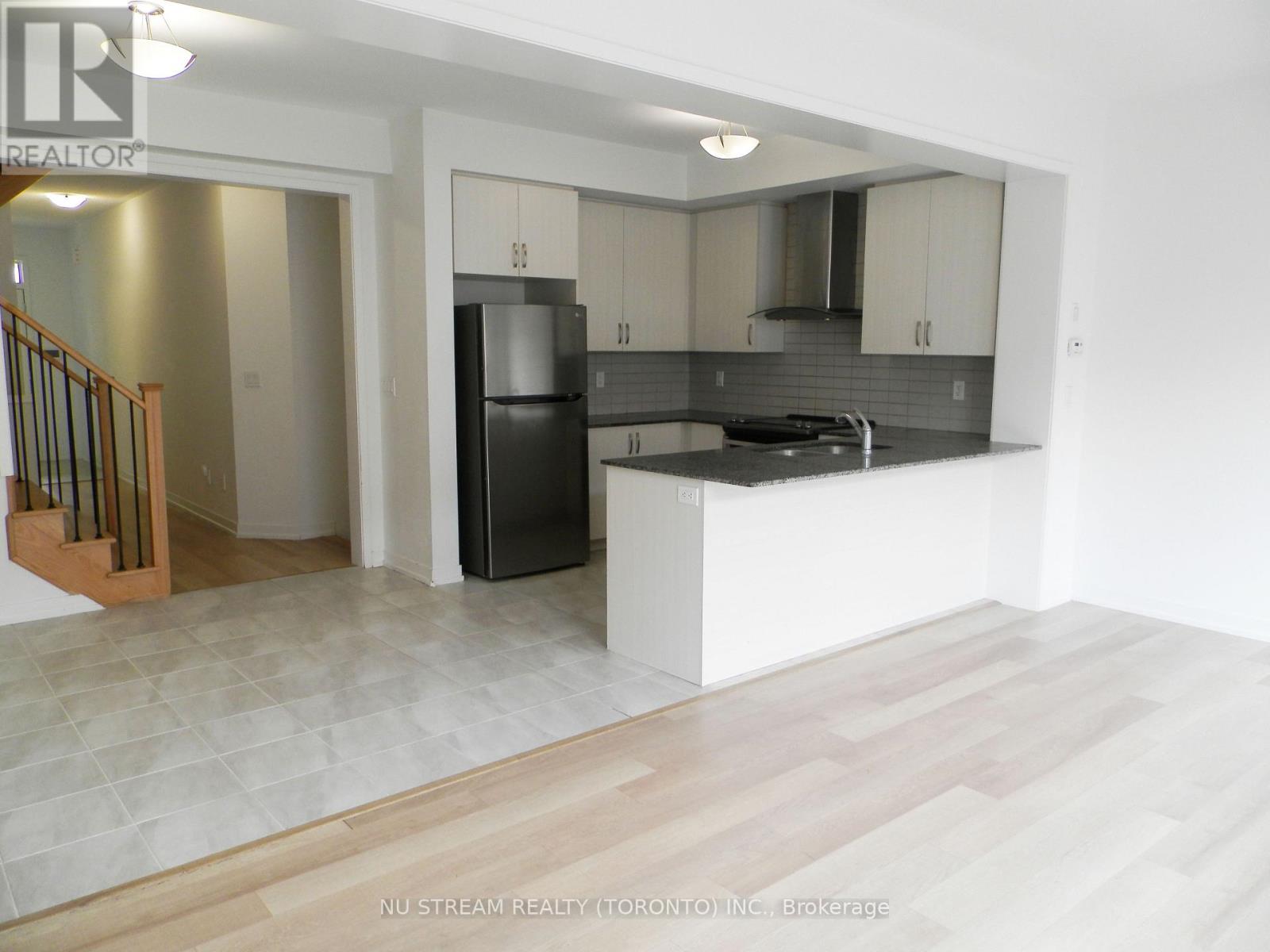 208 HARDING PARK STREET, Newmarket, Ontario