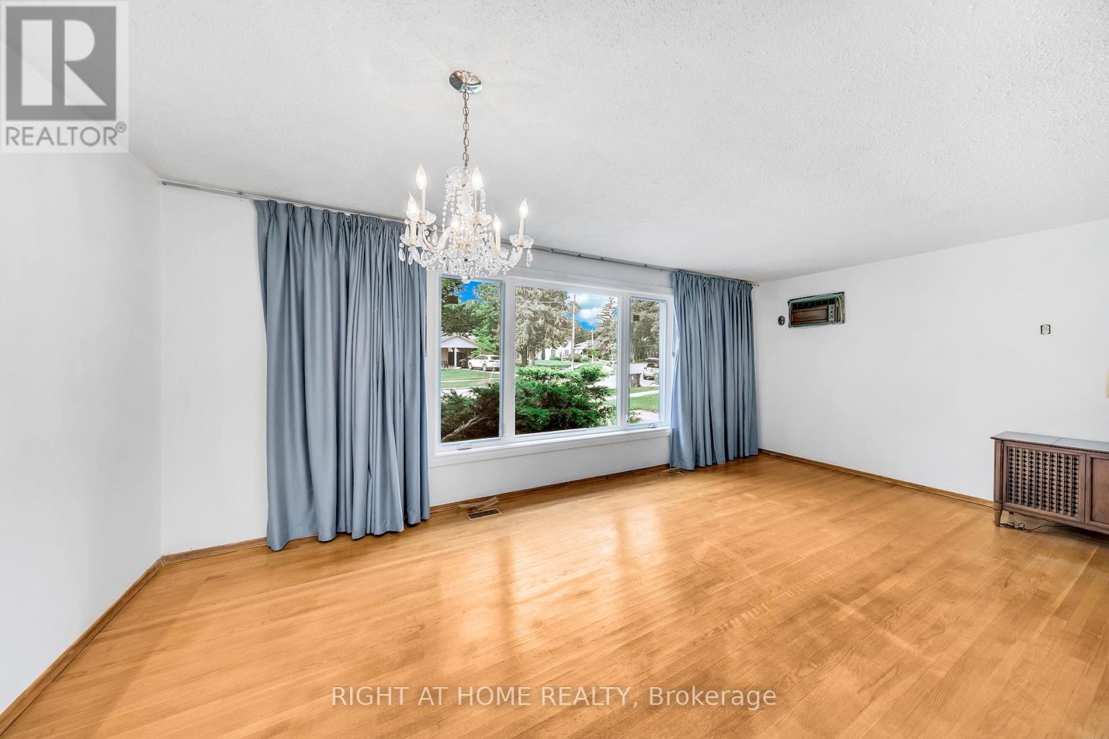 5 Clareville Crescent, Toronto, Ontario  M2J 2B9 - Photo 5 - C13729902