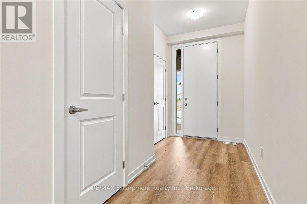 106 Valley Trail Place, Hamilton, Ontario  L8B 2A2 - Photo 5 - X13748496