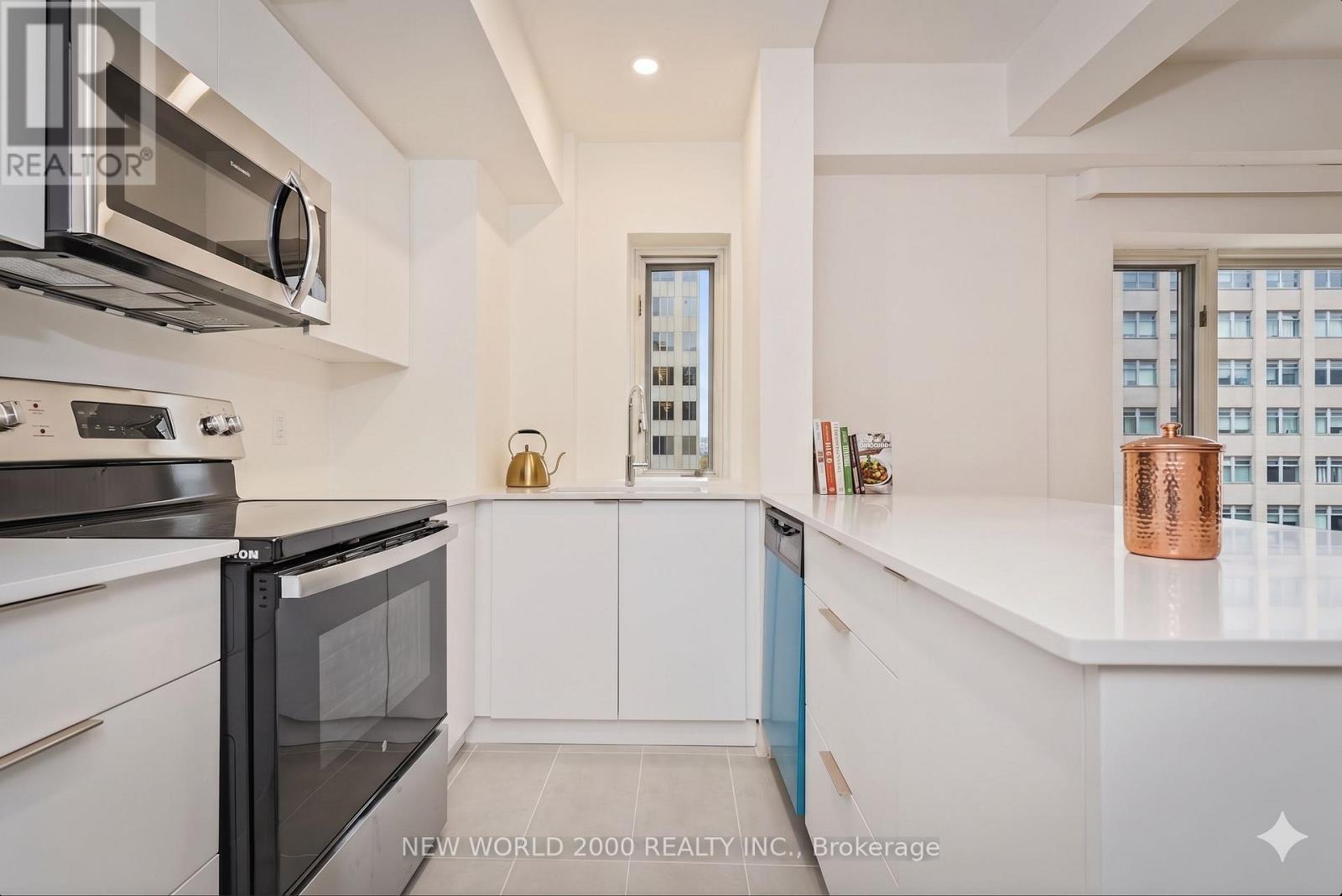 206 - 110 St Clair Avenue W, Toronto, Ontario  M4V 1N4 - Photo 2 - C13748452