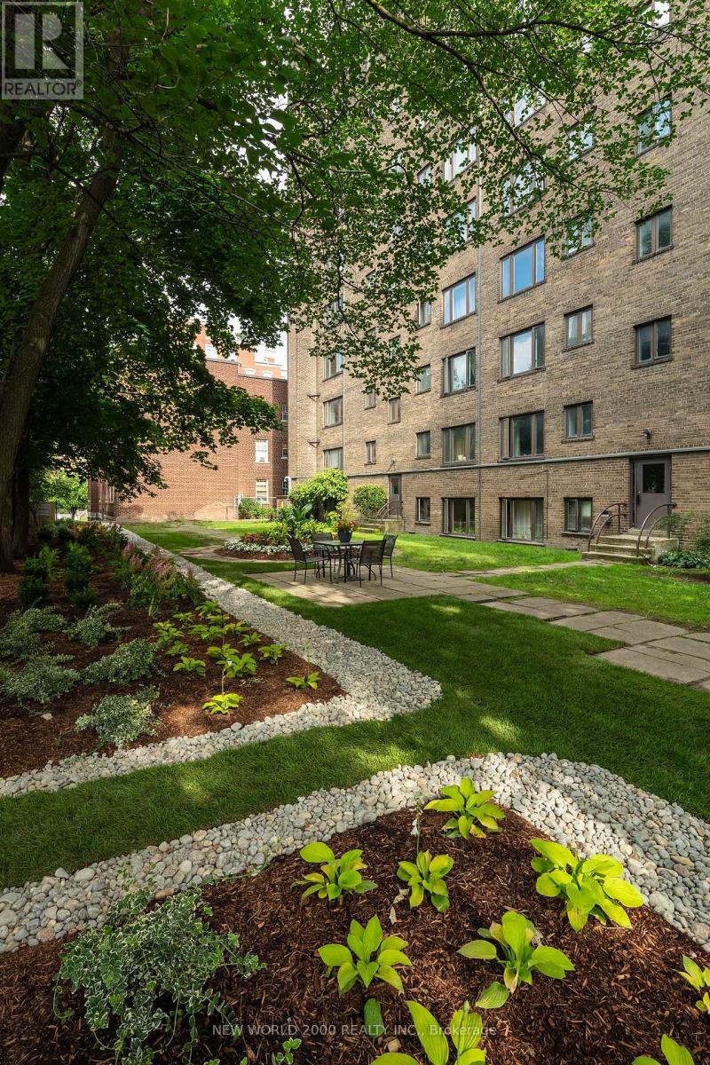 206 - 110 St Clair Avenue W, Toronto, Ontario  M4V 1N4 - Photo 9 - C13748452