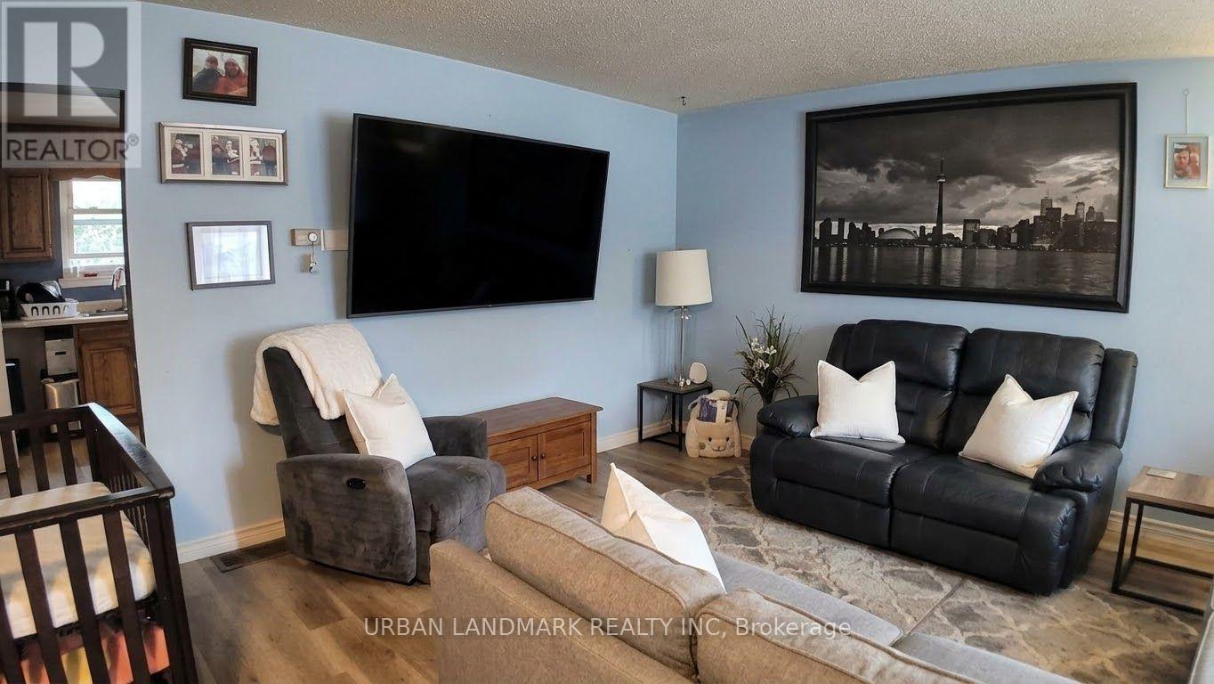 329 Durham Court, Oshawa, Ontario  L1J 1W8 - Photo 2 - E13748510