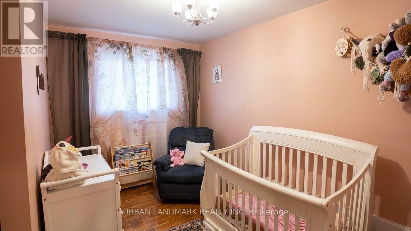 329 Durham Court, Oshawa, Ontario  L1J 1W8 - Photo 4 - E13748510