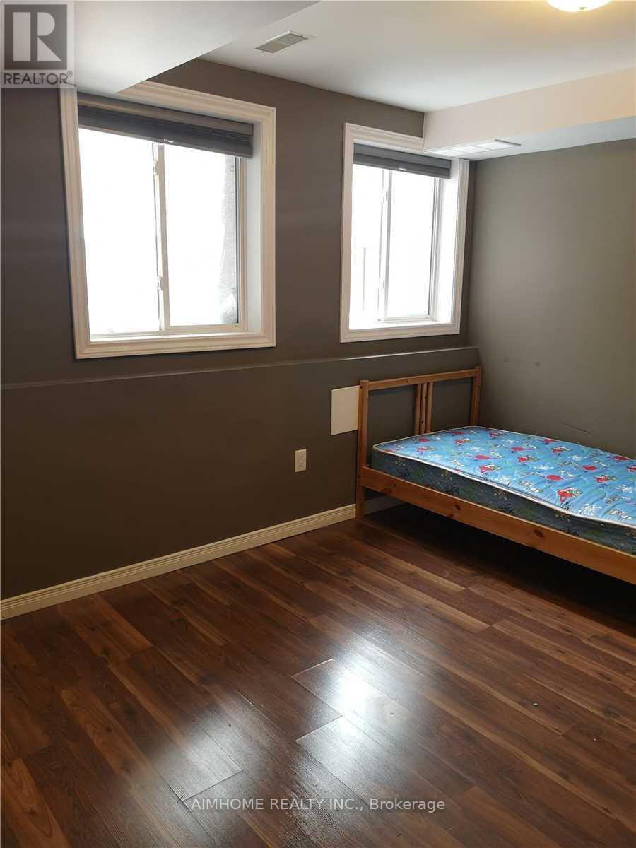 Gl Unit - 28 Martell Gate, Aurora, Ontario L4G 0C4 - Photo 3 - N13748506