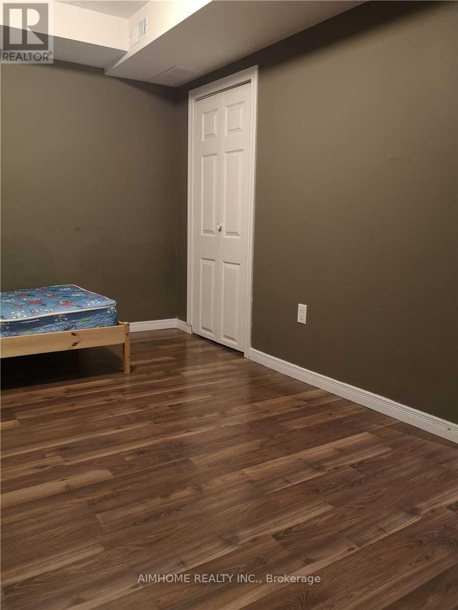 Gl Unit - 28 Martell Gate, Aurora, Ontario L4G 0C4 - Photo 4 - N13748506