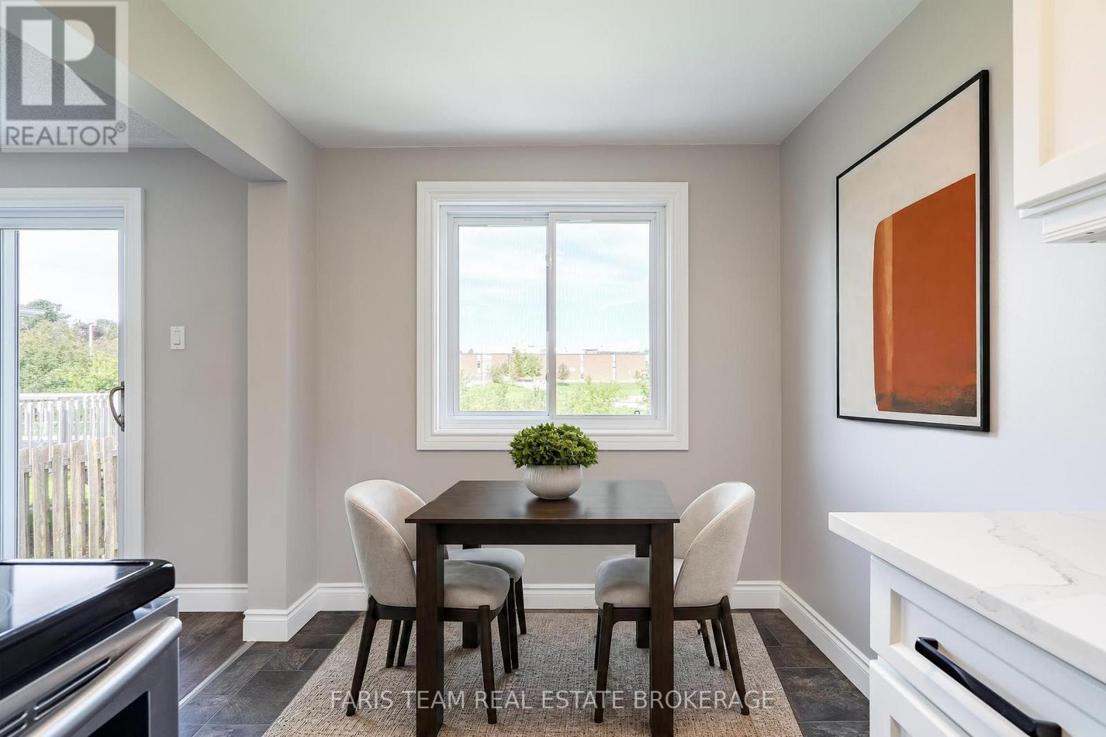 12 Arthur Avenue, Barrie, Ontario  L4M 6H3 - Photo 10 - S13748468