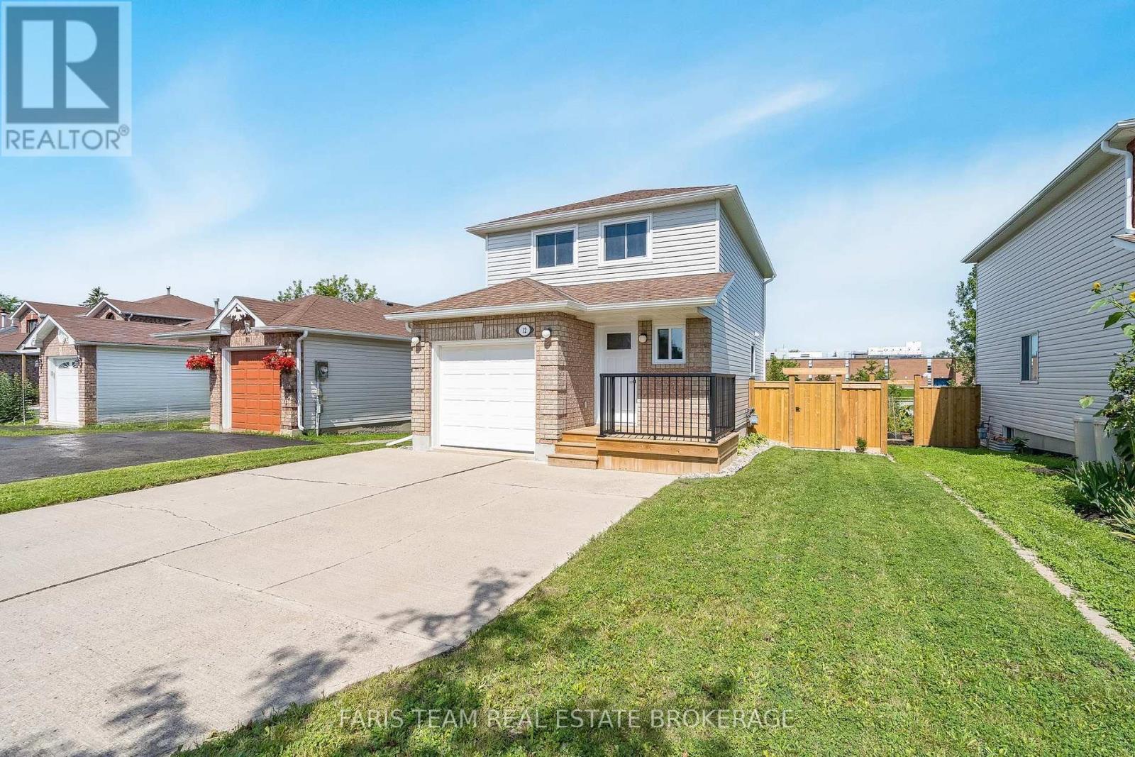 12 Arthur Avenue, Barrie, Ontario  L4M 6H3 - Photo 3 - S13748468
