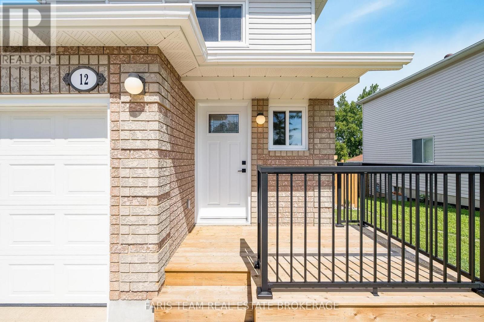12 Arthur Avenue, Barrie, Ontario  L4M 6H3 - Photo 4 - S13748468