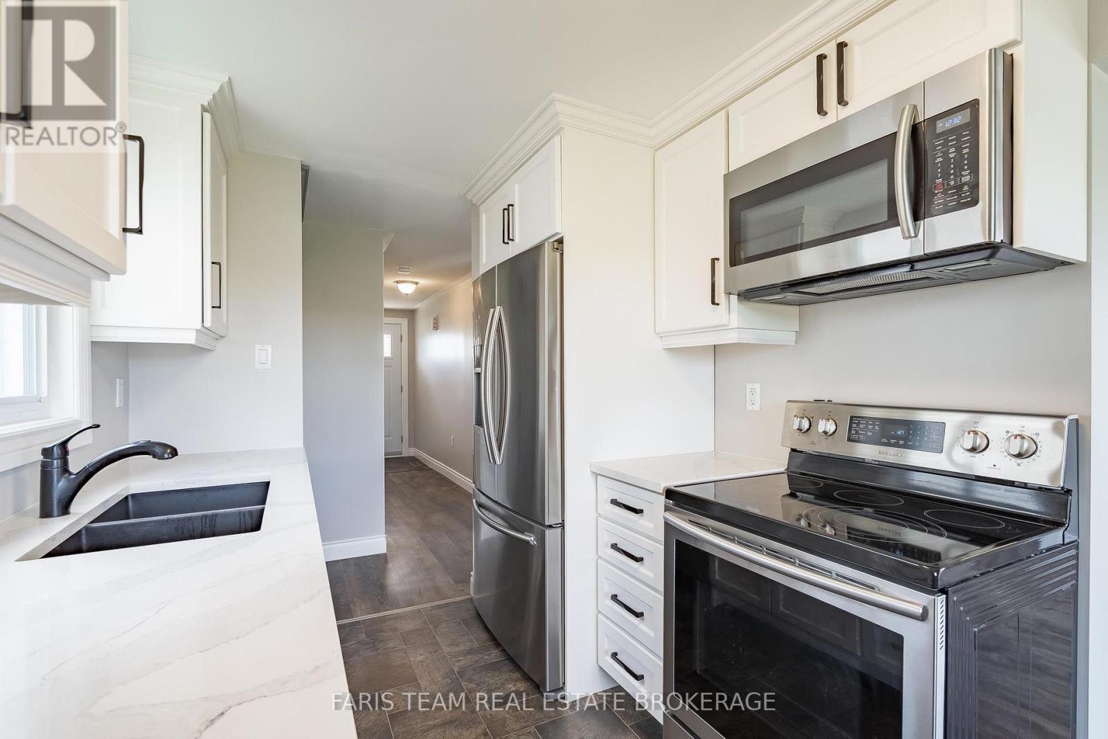 12 Arthur Avenue, Barrie, Ontario  L4M 6H3 - Photo 6 - S13748468