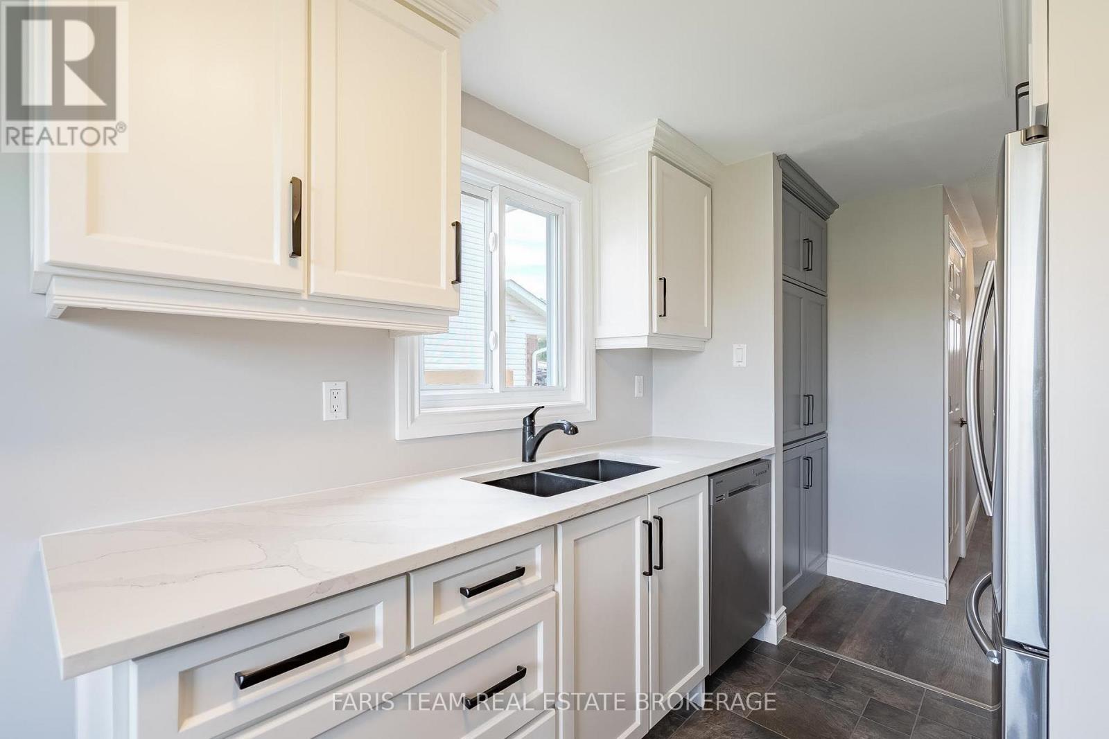 12 Arthur Avenue, Barrie, Ontario  L4M 6H3 - Photo 7 - S13748468