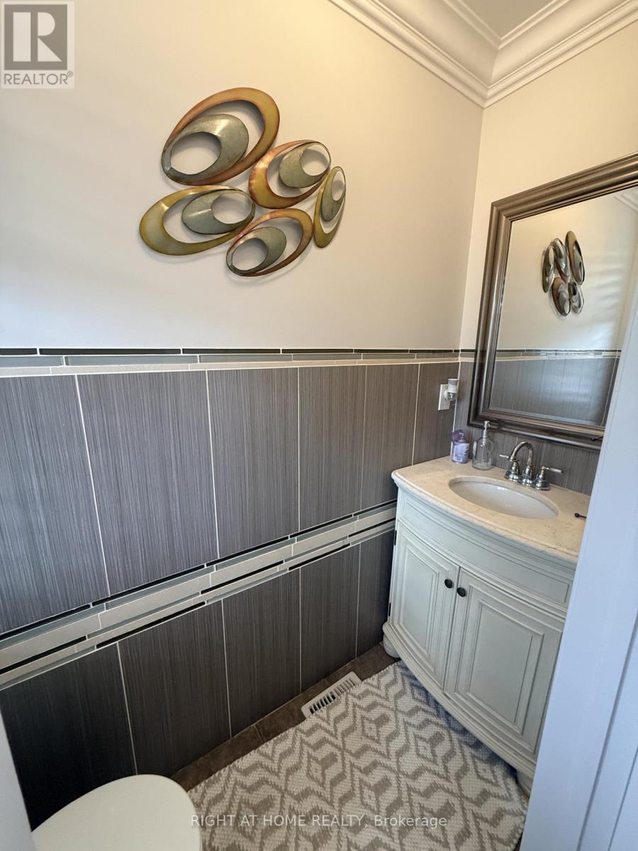 970 Farmstead Drive, Milton, Ontario  L9T 8J1 - Photo 4 - W13748494
