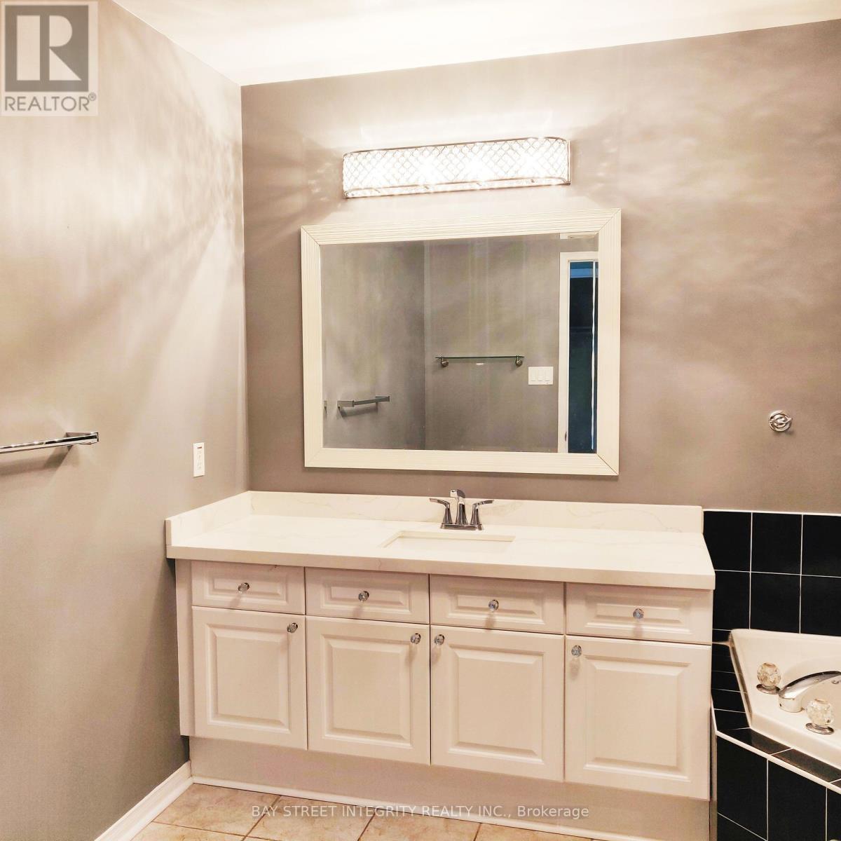 2054 Glenhampton Road, Oakville, Ontario  L6M 3T9 - Photo 10 - W13748524