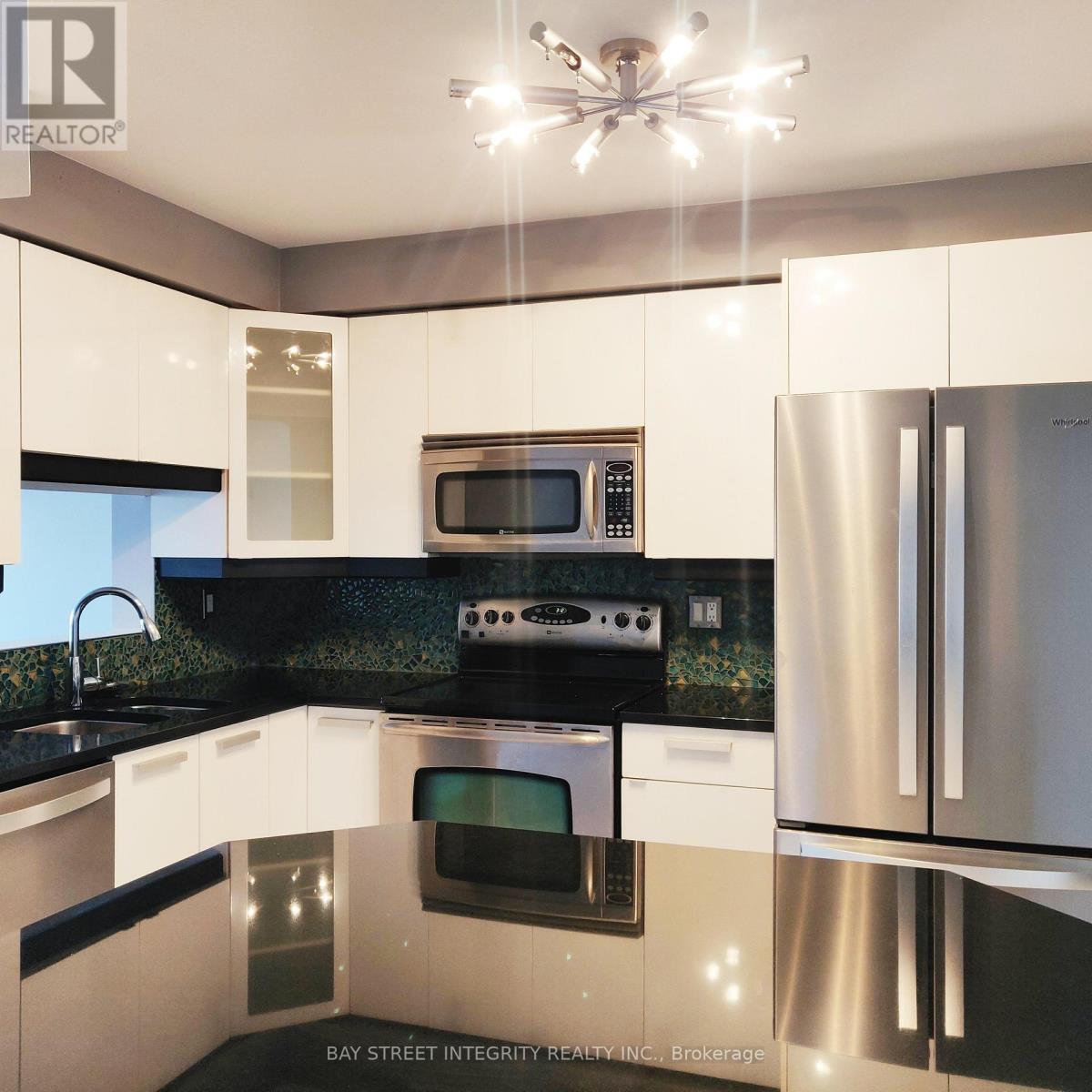 2054 Glenhampton Road, Oakville, Ontario  L6M 3T9 - Photo 3 - W13748524