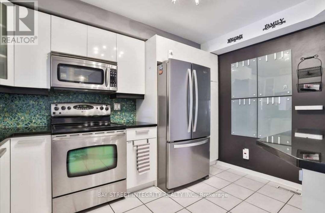 2054 Glenhampton Road, Oakville, Ontario  L6M 3T9 - Photo 4 - W13748524