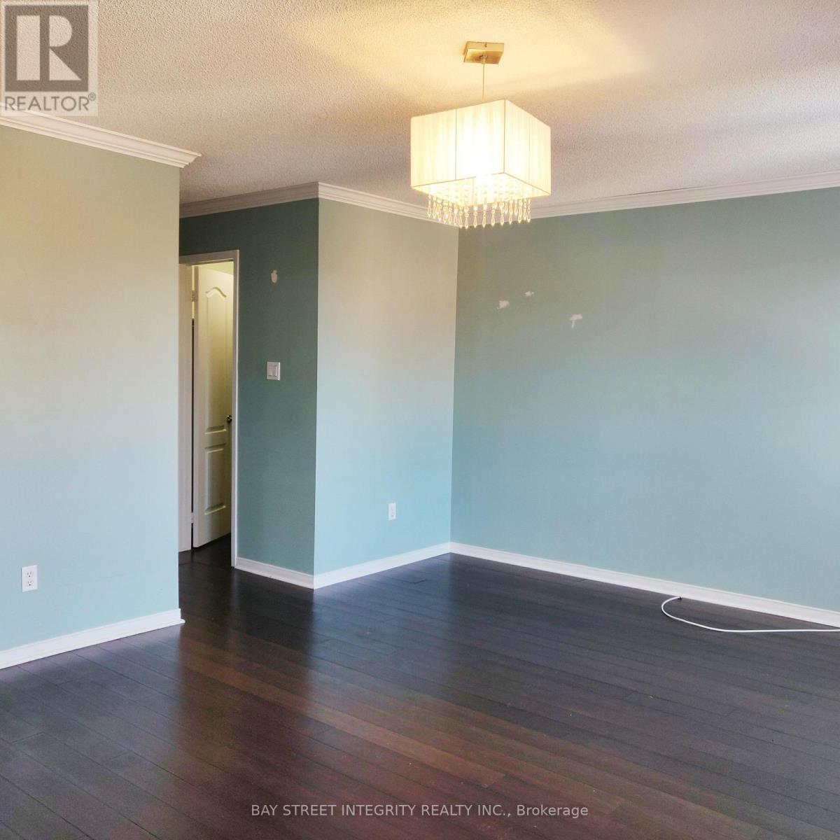 2054 Glenhampton Road, Oakville, Ontario  L6M 3T9 - Photo 8 - W13748524