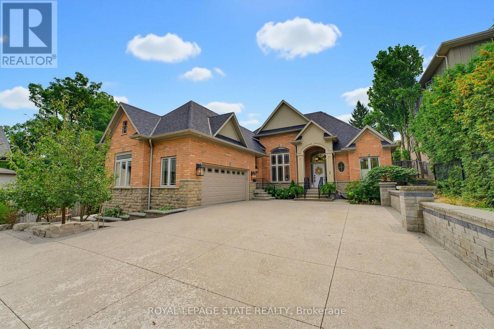 56 ACADEMY STREET, Hamilton, Ontario