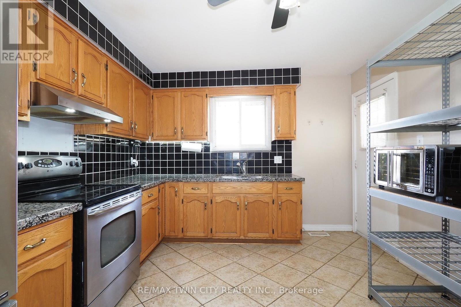870 Strasburg Road, Kitchener, Ontario  N2E 2K4 - Photo 14 - X13748458