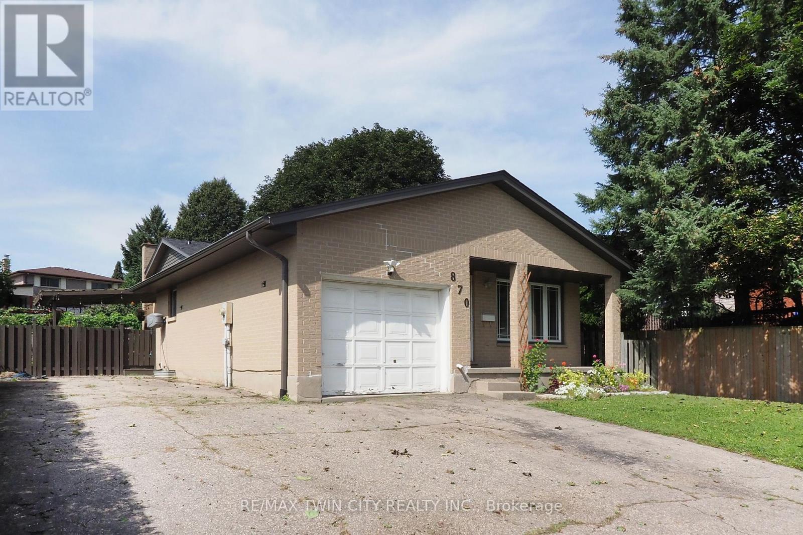870 Strasburg Road, Kitchener, Ontario  N2E 2K4 - Photo 2 - X13748458
